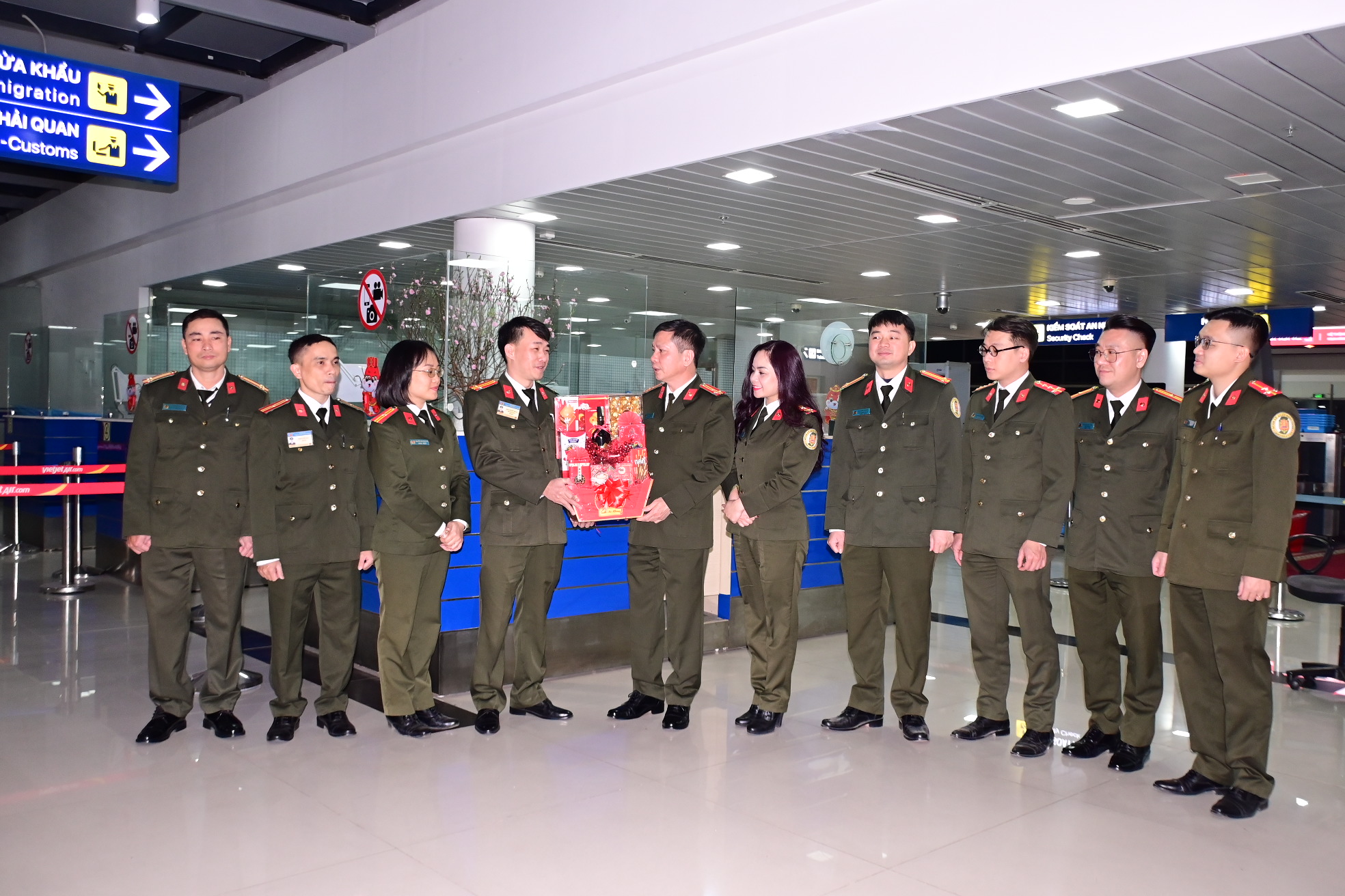 Phòng Quản lý xuất nhập cảnh: Động viên Trạm CACK đảm bảo an toàn các chuyến bay quốc tế dịp Tết Nguyên đán Ất Tỵ - 2025